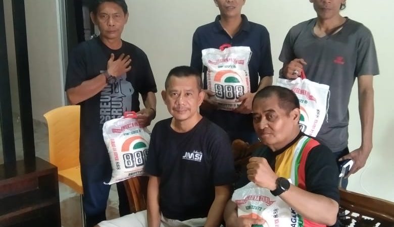 Jumat Berkah, Ketua Pewarta Kembali Gulirkan Sembako kepada Pengurus dan Anggota