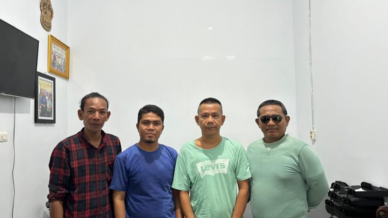 Ketua Pewarta Jumat Barokah Berbagi Sembako Kepada Pengurus dan Anggota