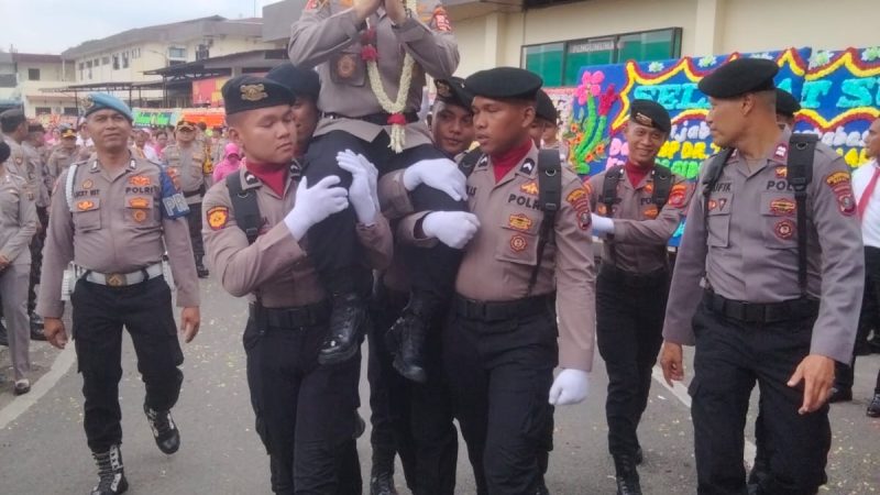Tangisan Ibu Bhayangkari Dipisah Sambut Kapolrestabes Medan Dari Kombes Teddy Marbun Kepada Kombes Gidion Setyawan