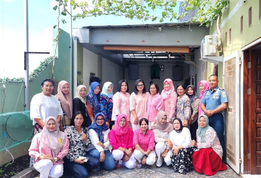 Ketua Jalasenastri Ranting B Cabang 1 Korcab Pasmar 1 Anjangsana Ke Kediaman Anggotanya