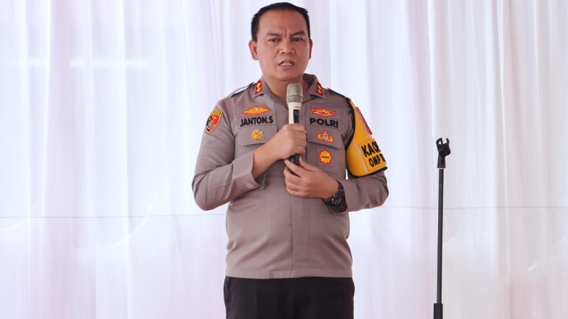 Kapolres Pelabuhan Belawan Buka Kegiatan Sortir Lipat Surat Suara Pilkada 2024 di Gudang KPU Kota Medan