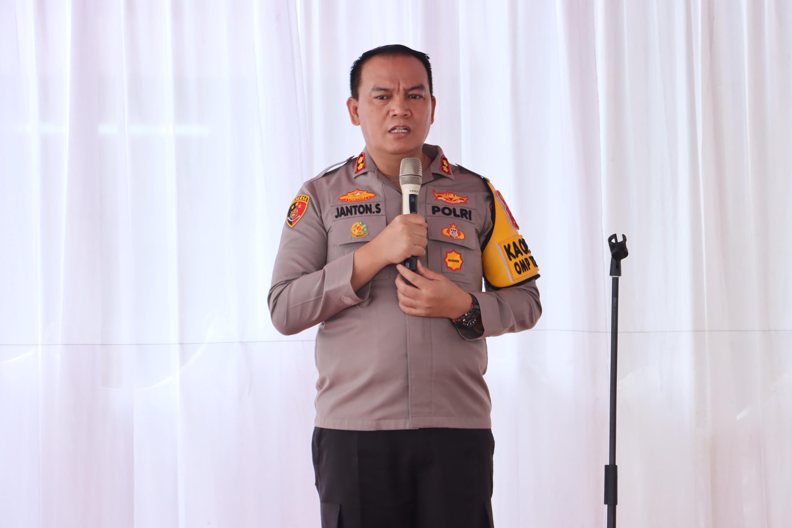 Kapolres Pelabuhan Belawan Buka Kegiatan Sortir Lipat Surat Suara Pilkada 2024 di Gudang KPU Kota Medan