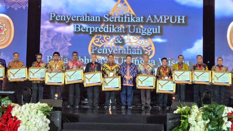 Ketua PN Medan terima penghargaan role model pimpinan dari Mahkamah Agung