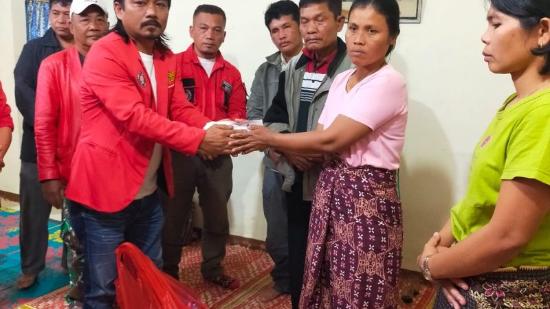 Ormas Pemuda Batak Bersatu DPC Kabupaten Samosir, Beri Bantuan Bagi Korban Kebakaran