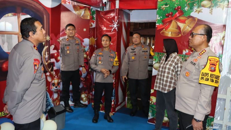 H-1 Natal, Kapolrestabes Medan Kombes Gidion Arif Cek Pos Pam Sampai Pagi