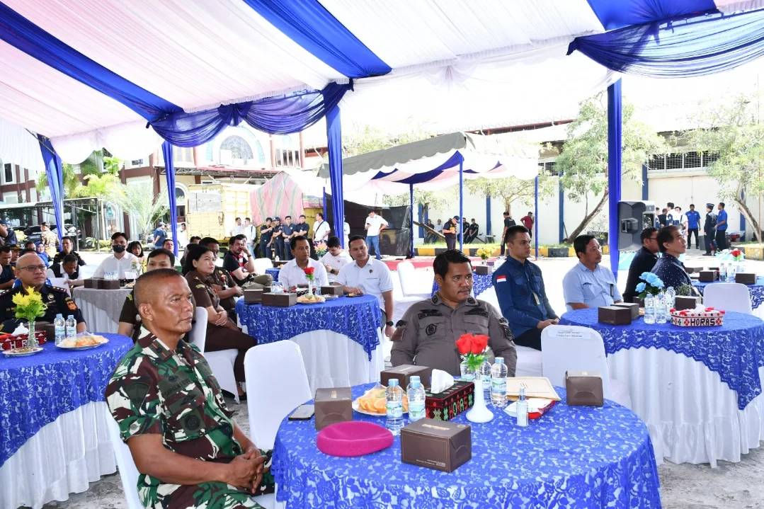 Wadan Yonmarhanlan l hadiri kegiatan Press Conference Dan Pemusnahan Bersama Barang ilegal di Bea Cukai Belawan.