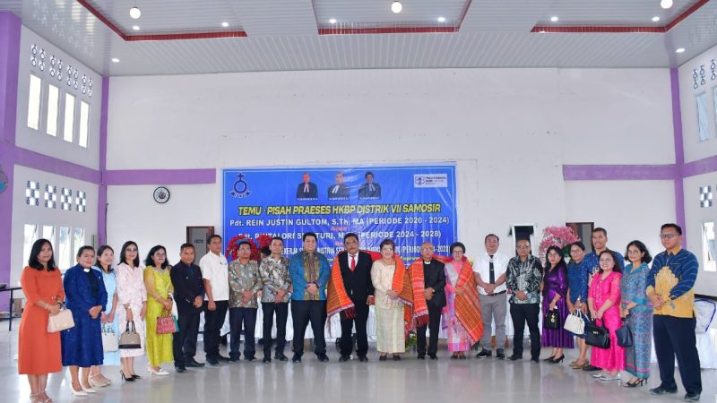 Bupati Hadiri Acara Serah Terima Jabatan Praeses Distrik VII Samosir