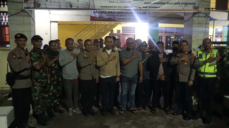 Kapolrestabes Medan Ikut Ronda Malam di Posko Anti Tawuran Tegal Sari