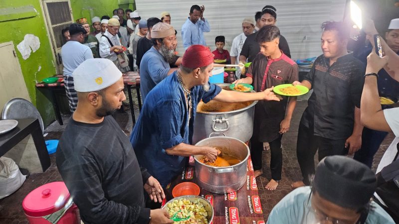 Komunitas India Muslim di Medan Bagikan Ratusan Porsi Nasi Briani
