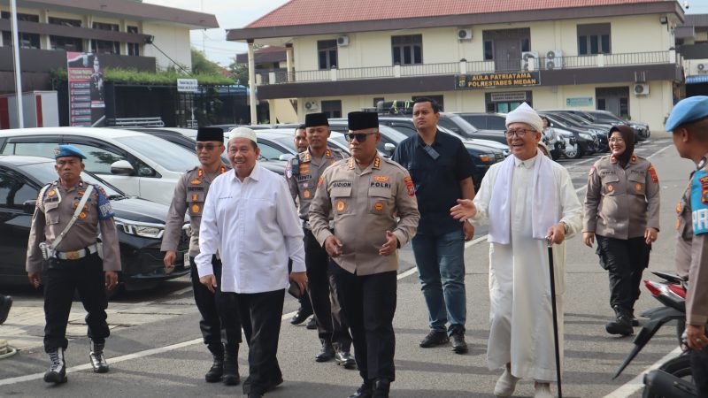Kapolrestabes Medan Berikan Tausiyah Ramadhan dan Takjil kepada Tahanan