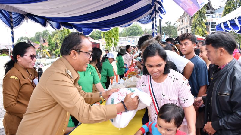Ratusan Warga Samosir Antusias Ikuti Gerakan Pangan Murah