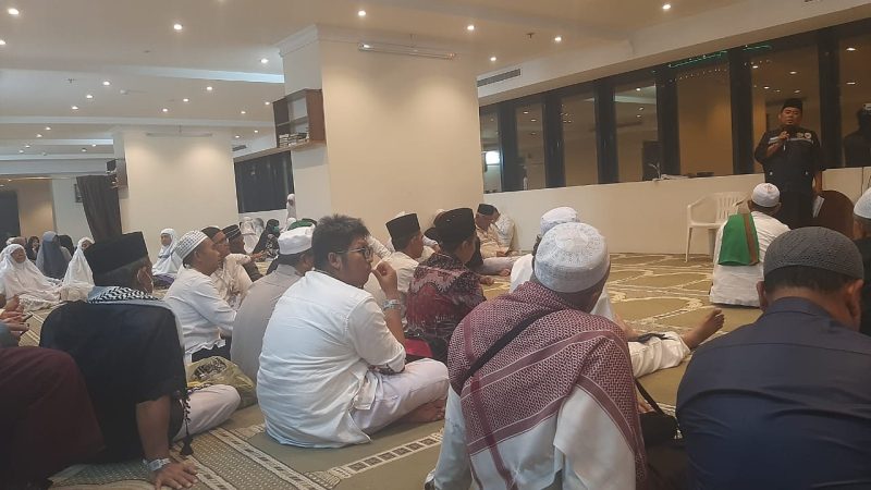 Tim Pengawas Haji Kunjungi Jemaah Calhaj Kloter 22 KNO