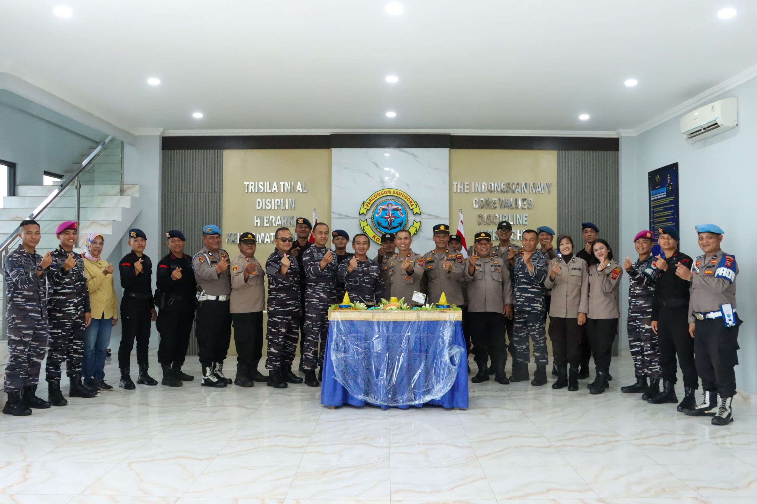 Polres Pelabuhan Belawan Berikan Kejutan HUT ke-80 TNI Angkatan Laut di Belawan