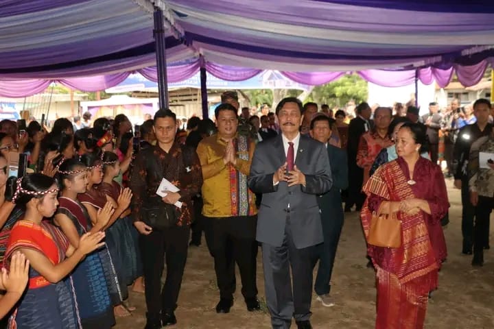 Luhut Binsar Pandjaitan Resmikan Gedung Sopo Godang HKBP Nainggolan, Ajak Jemaat Lestarikan Lingkungan
