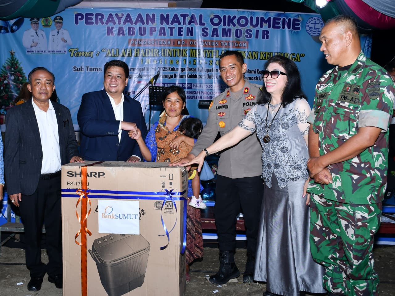 Natal Oikoumene Samosir: ‘Allah Hadir Menyelamatkan Keluarga’ di Tengah Kesederhanaan