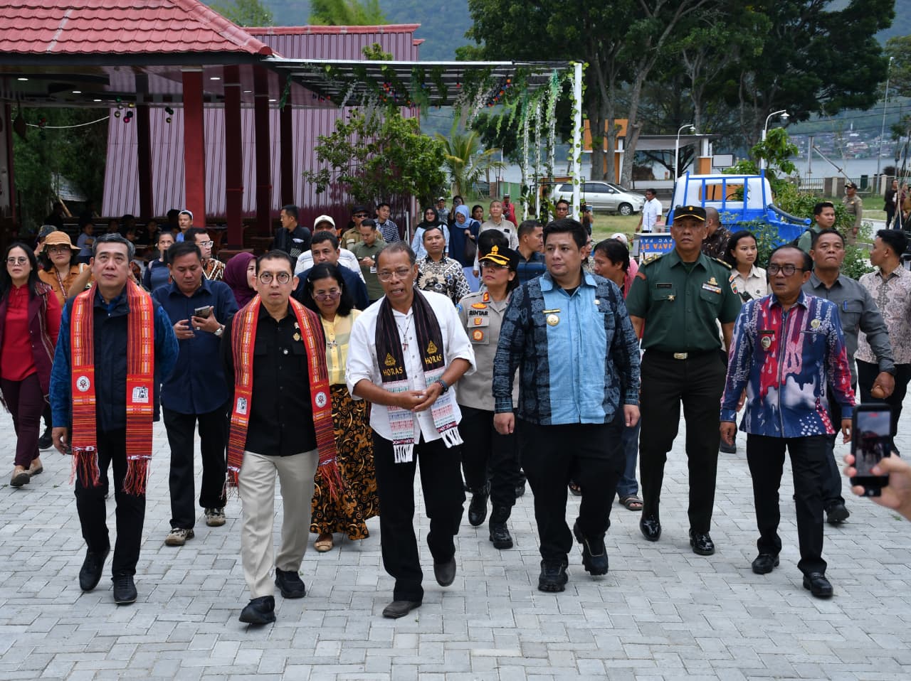 Menteri Kebudayaan Kagum dengan Huta Simarmata Samosir : ‘Sarkofagus Terbesar dan Rumah Adat Ratusan Tahun 