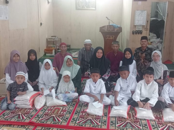 Jemaah Masjid Jami Al-Ikhlas Santuni Anak Yatim