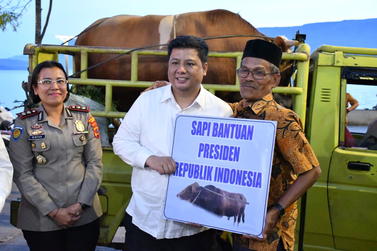 Kebersamaan Lintas Iman Menguat di Samosir, Pemkab Serahkan 8 Kambing dan 1 Sapi Qurban