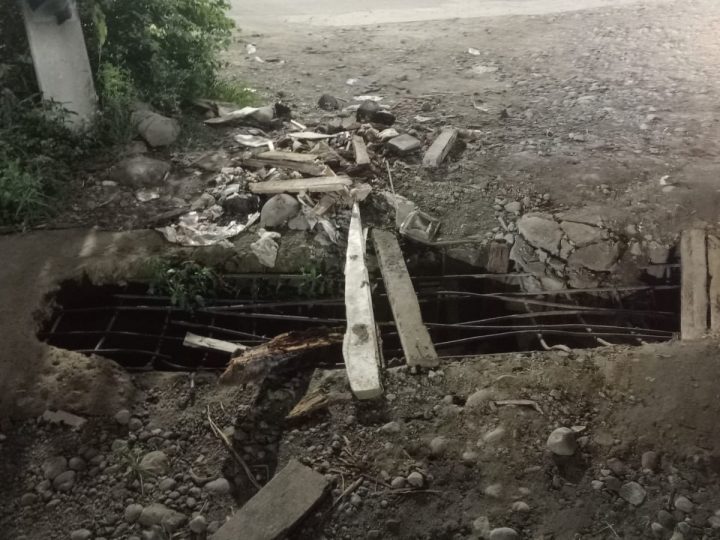 Warga Bergotong Royong Bangun Kembali Jembatan Bandar Meriah yang Amblas, Akses Dua Perumahan Ditutup Selama 21 Hari