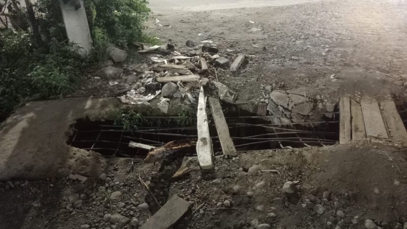 Warga Bergotong Royong Bangun Kembali Jembatan Bandar Meriah yang Amblas, Akses Dua Perumahan Ditutup Selama 21 Hari