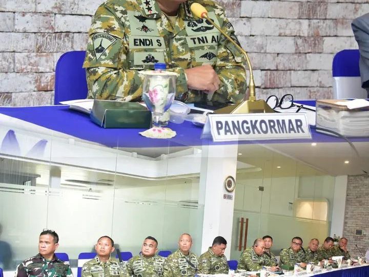 Pangkormar Pimpin Presentasi Radio Taktis TRK-16VL, Perkuat Modernisasi Komunikasi Tempur Korps Marinir dengan Produk Dalam Negeri