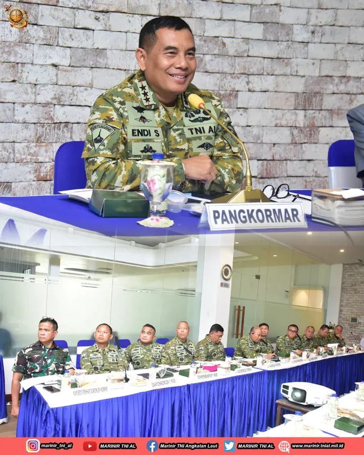 Pangkormar Pimpin Presentasi Radio Taktis TRK-16VL, Perkuat Modernisasi Komunikasi Tempur Korps Marinir dengan Produk Dalam Negeri