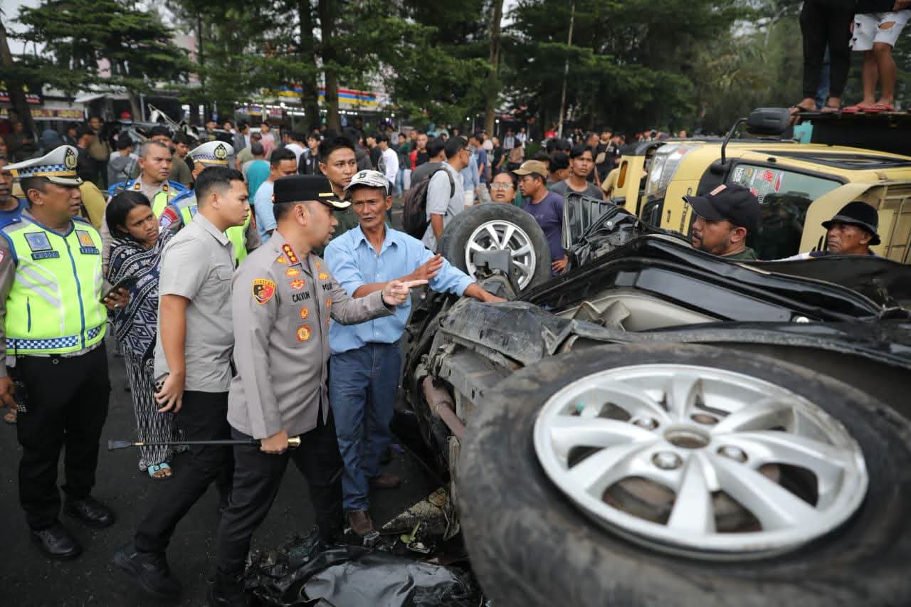 Truk Diduga Rem Blong Picu Tabrakan Beruntun di Sibolangit, Polisi Gerak Cepat Evakuasi Korban dan Pulihkan Arus Lalu Lintas