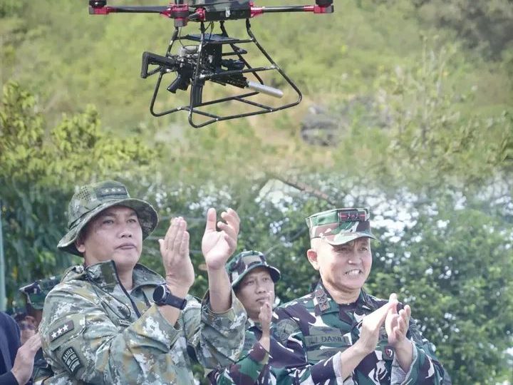 Pangkogabwilhan I Apresiasi Latihan Prajurit Pasmar 1  ‎