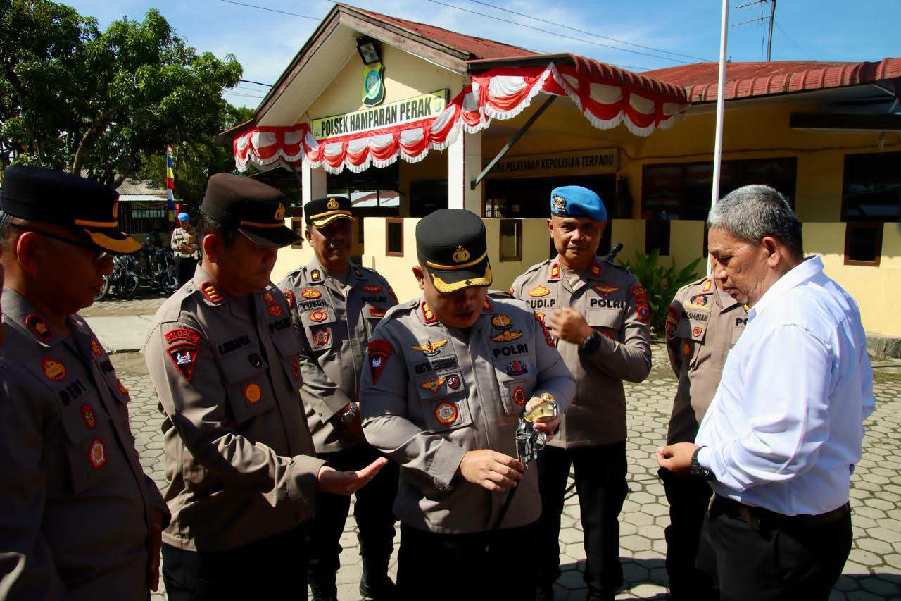 Kapolres Pelabuhan Belawan Perkuat Soliditas Internal dan Sinergi Masyarakat Lewat Kunjungan Kerja ke Polsek Hamparan Perak