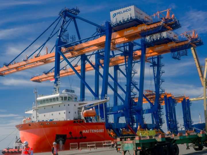 Penguatan Infrastruktur Operasional Terminal Peti Kemas ,Perusahan Tambah QCC dan RTG