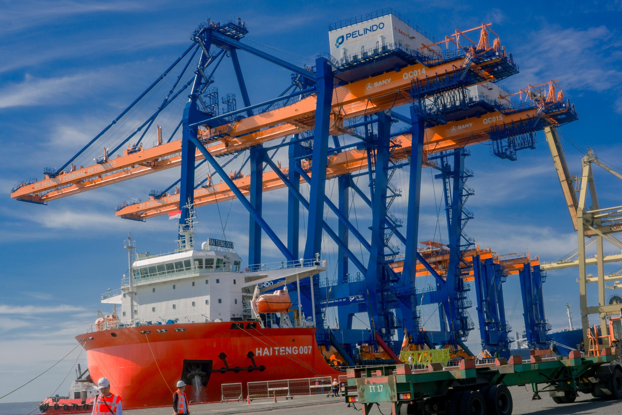 Penguatan Infrastruktur Operasional Terminal Peti Kemas ,Perusahan Tambah QCC dan RTG