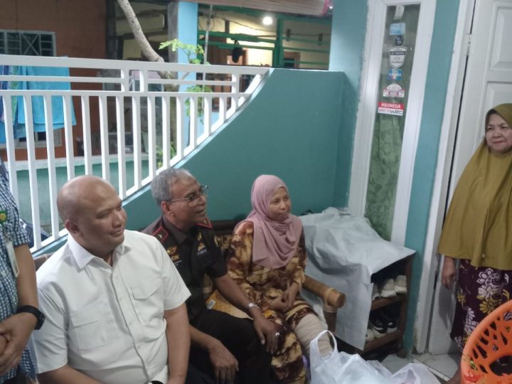 Kajati Sumut Jenguk Wartawan yang Sakit, Wujud Nyata Kepedulian terhadap Insan Pers