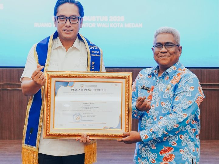 Rico Tri Putra Bayu Waas Dikukuhkan sebagai Duta Penggerak Ayah Teladan Kota Medan, Tegaskan Keluarga Kuat Fondasi Kemajuan Daerah