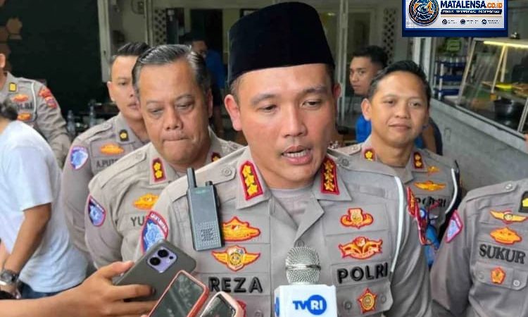 Sambut HUT RI ke-81, Dirlantas Polda Sumbar Ajak Pengendara Pasang Bendera Merah Putih dan Tertib dalam Berlalu Lintas
