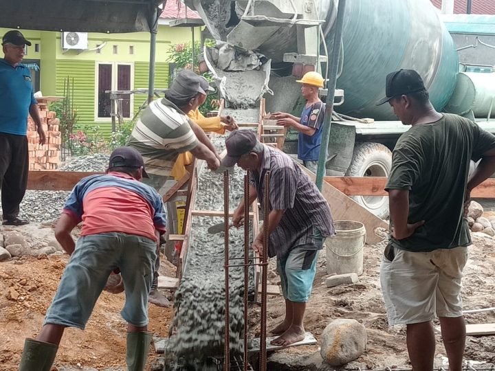 Gotong Royong Warga Rorinata Residence, Pondasi Masjid Jami Al-Ikhlas Mulai Dicor