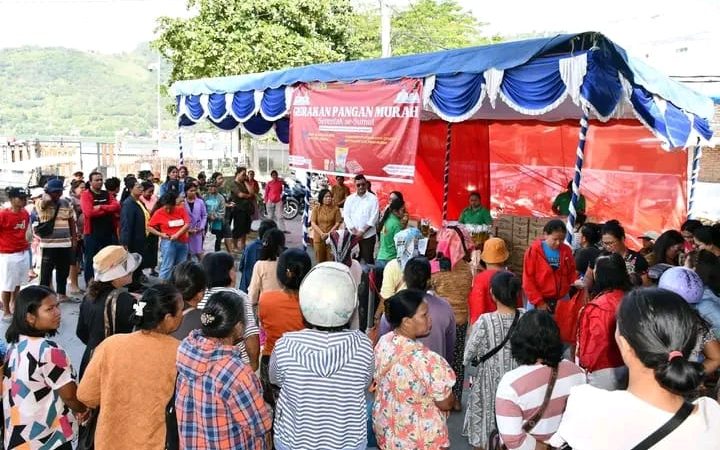 “Pemkab Samosir Gelar Gerakan Pangan Murah Ke-4 : Beras Rp60 Ribu/5 Kg Diserbu Warga Pangururan”