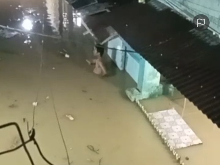 “Malam Mencekam di Sei Mati! Banjir Melanda Medan Katamso, Warga Mulai Evakuasi Saat Air Capai Sepintu Rumah”