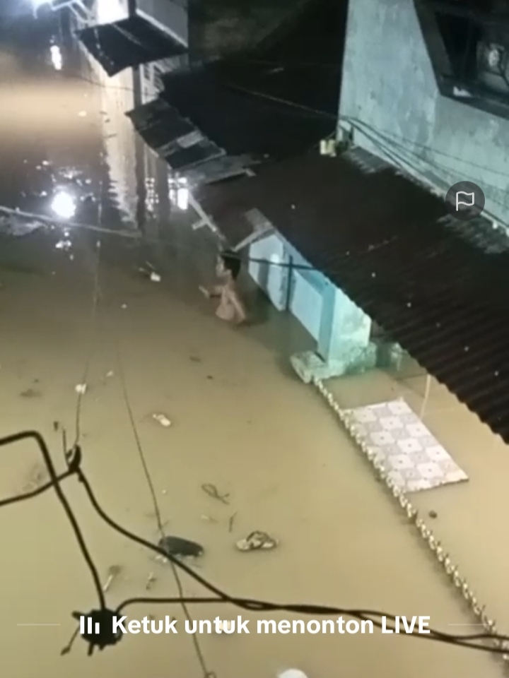“Malam Mencekam di Sei Mati! Banjir Melanda Medan Katamso, Warga Mulai Evakuasi Saat Air Capai Sepintu Rumah”