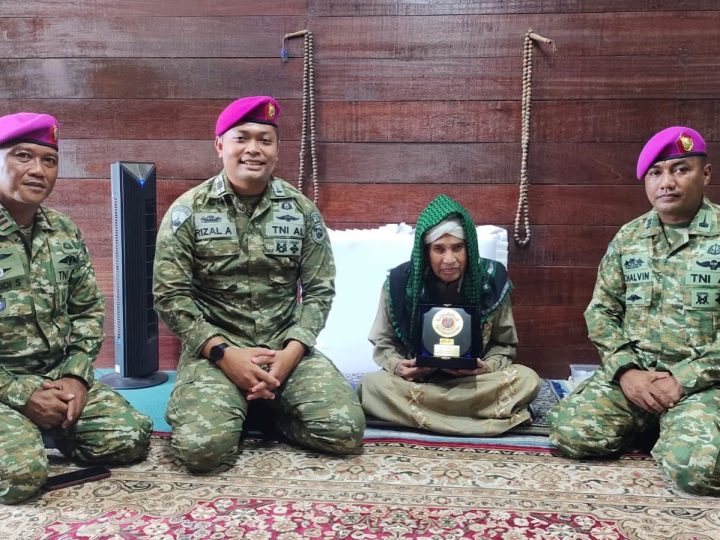 JELANG HUT TNI KE-81 TAHUN 2026 YONIF 8 MARINIR LAKSANAKAN ANJANGSANA KE TOMAS TODA DAN TOGA