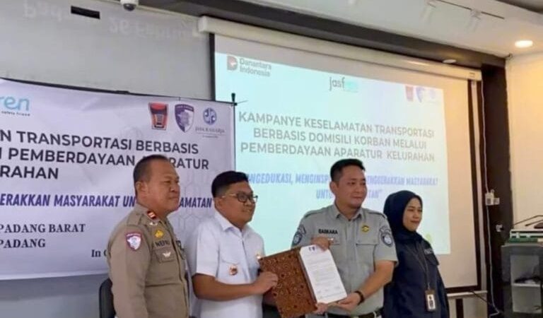 Jadilah Pelopor Keselamatan, Satlantas Polresta Padang Sosialisasi Tertib Lalu Lintas di Padang Barat