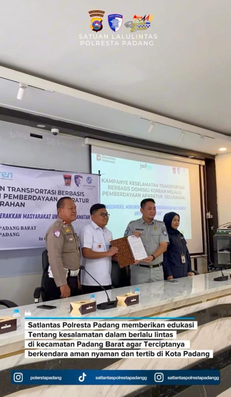 Jadilah Pelopor Keselamatan, Satlantas Polresta Padang Sosialisasi Tertib Lalu Lintas di Padang Barat