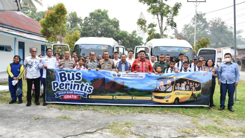 6 Bus Perintis Gratis Hadir di Samosir, Bupati Vandiko : Ini Jawaban atas Keluh Warga Nainggolan – Onan Runggu