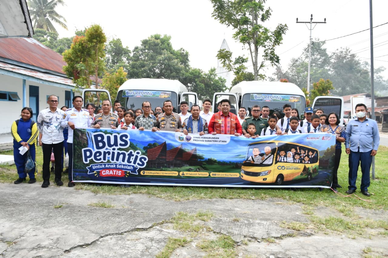 6 Bus Perintis Gratis Hadir di Samosir, Bupati Vandiko : Ini Jawaban atas Keluh Warga Nainggolan – Onan Runggu