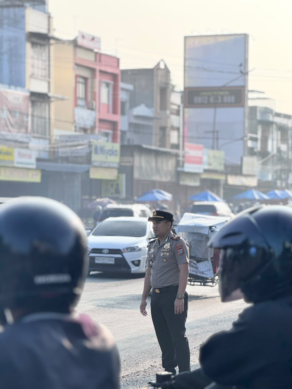 Senyuman Pengendara dan Kelancaraan Aktivitas Warga, Kapolsek Sunggal Turun Langsung Ke Jalan