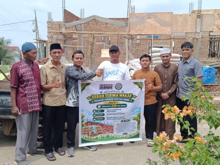 Wujud Kepedulian Sosial, Relawan Sekolah Namira Wakafkan 230 Sak Semen untuk Pembangunan Masjid Jami Al-Ikhlas