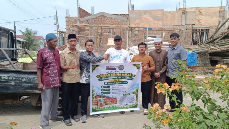 Wujud Kepedulian Sosial, Relawan Sekolah Namira Wakafkan 230 Sak Semen untuk Pembangunan Masjid Jami Al-Ikhlas