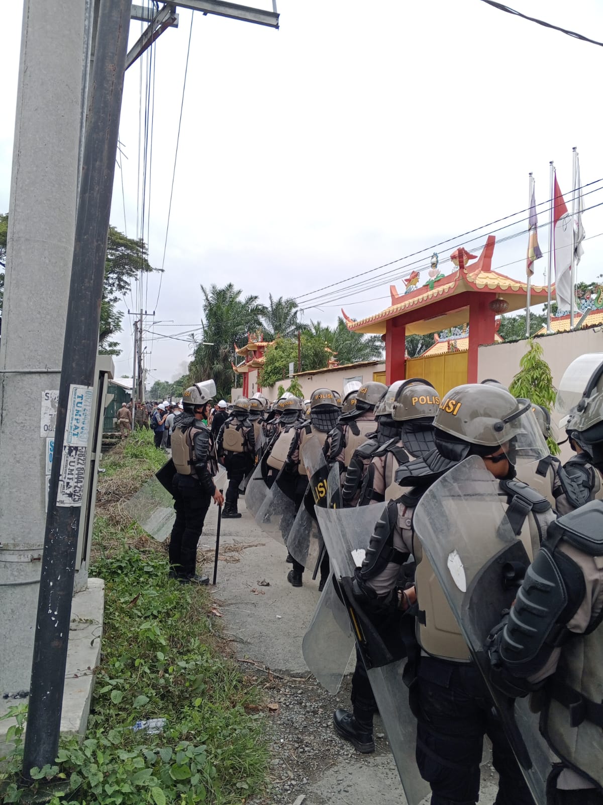 Eksekusi Lahan 32 Hektare di Helvetia Ditunda Usai Ricuh, Tiga Anggota Polisi Dilaporkan Terluka