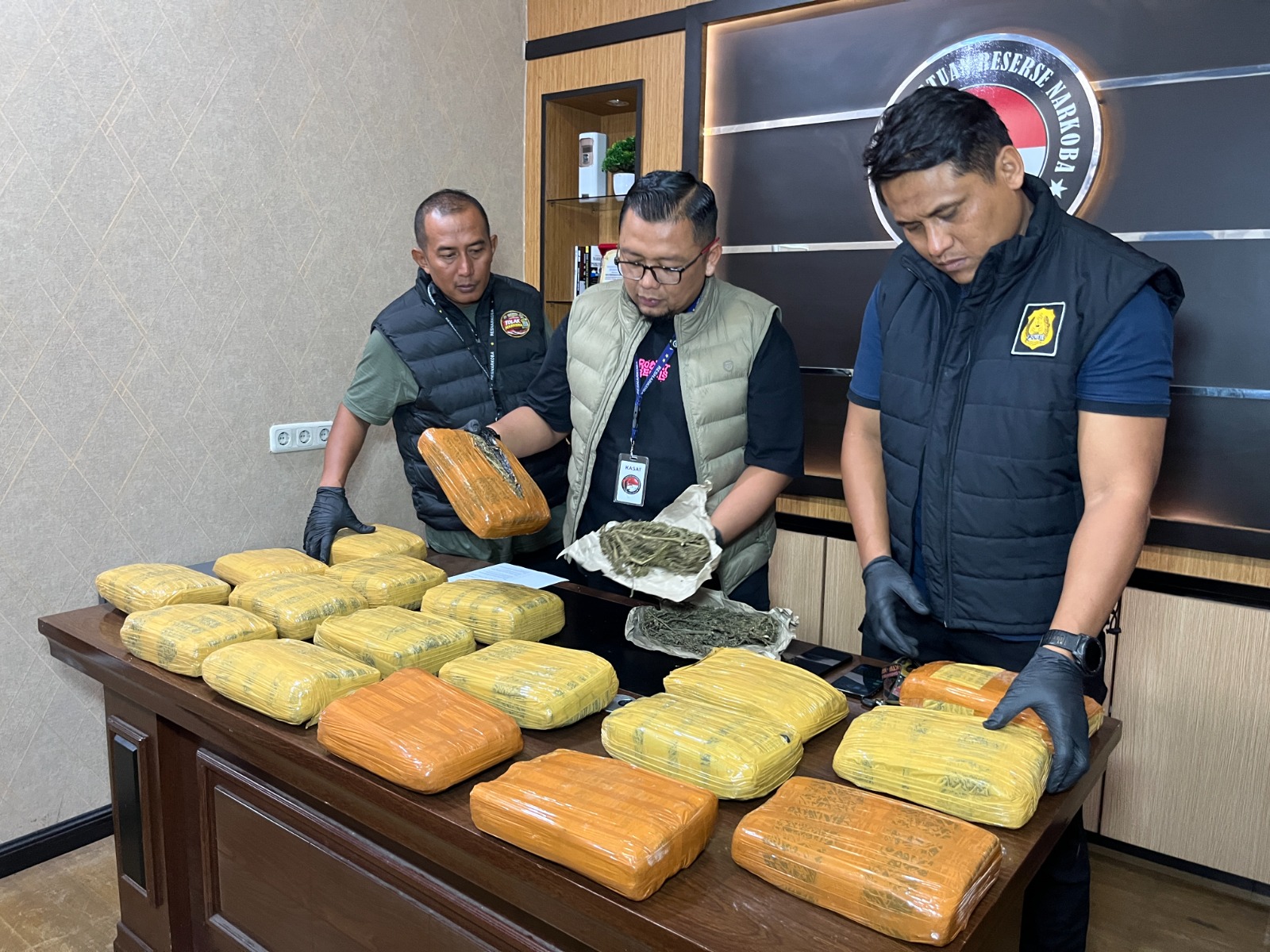 Kandang Ayam Jadi Kamuflase Gudang Ganja, Polrestabes Medan Ungkap 18 Kg Narkotika dan Ringkus Dua Pemuda