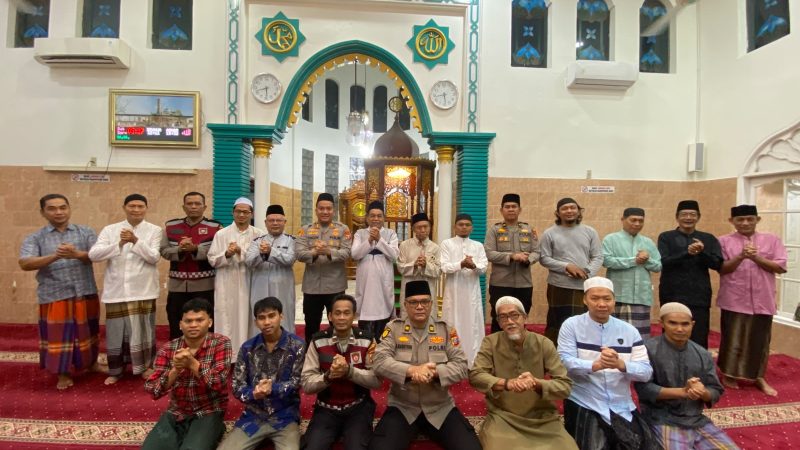 Kapolsek Sunggal Sholat Subuh Keliling Di Masjid Al Ikhlas Jalan Merak Sei Sekambing B