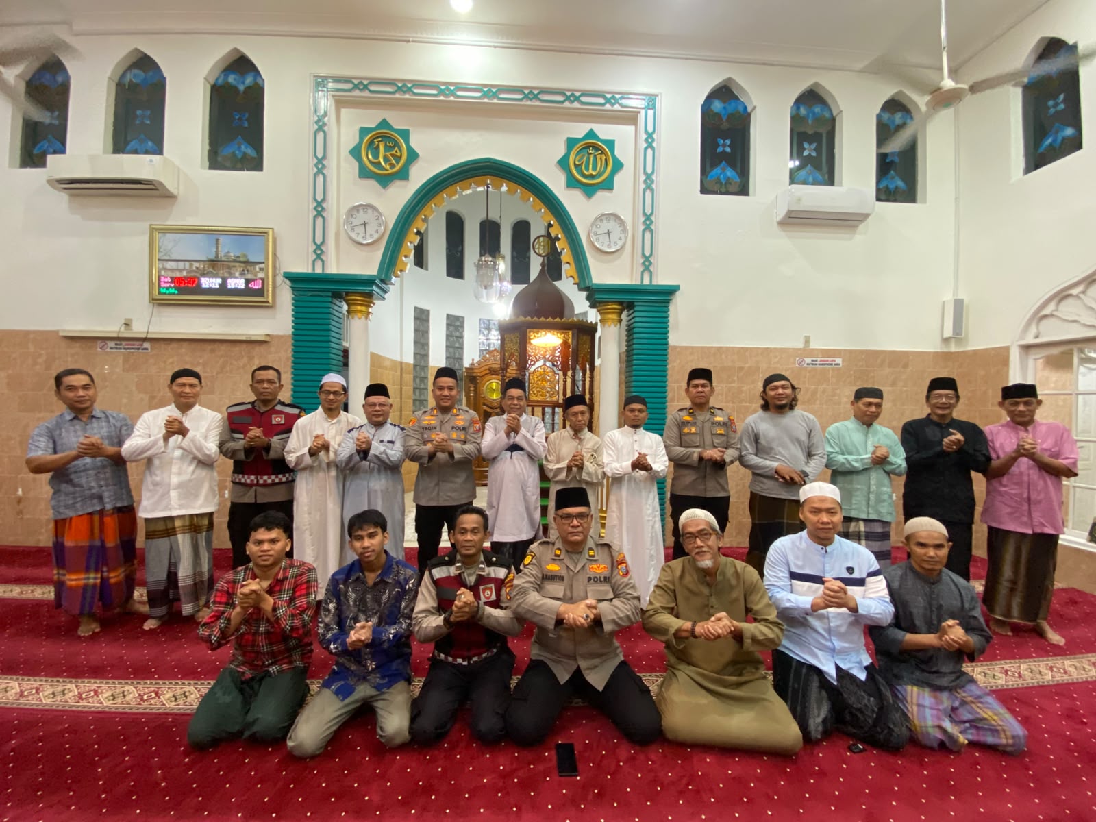 Kapolsek Sunggal Sholat Subuh Keliling Di Masjid Al Ikhlas Jalan Merak Sei Sekambing B
